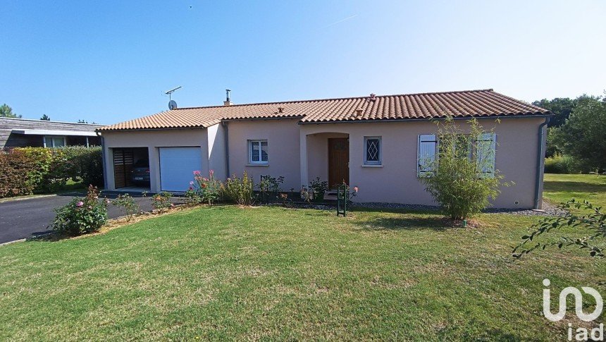 Maison 4 pièces de 100 m² à Charroux (86250)