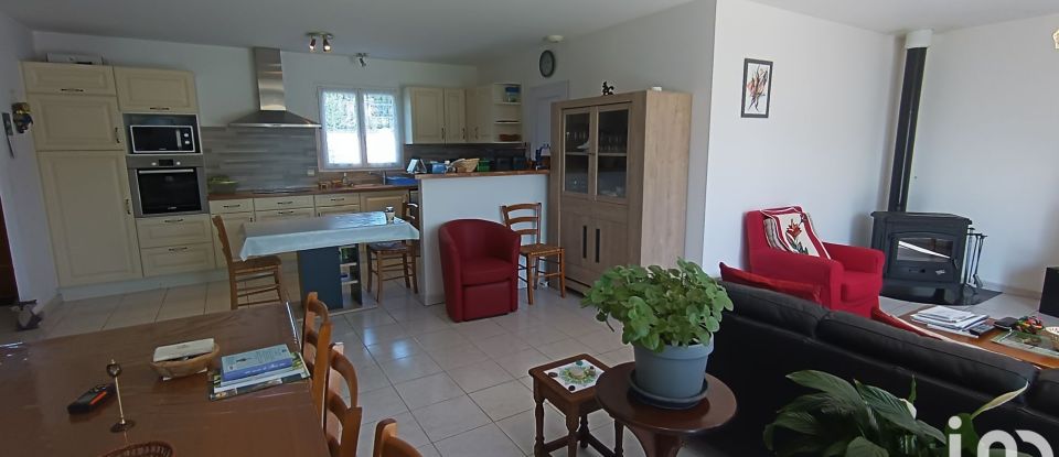 House 4 rooms of 100 m² in Charroux (86250)