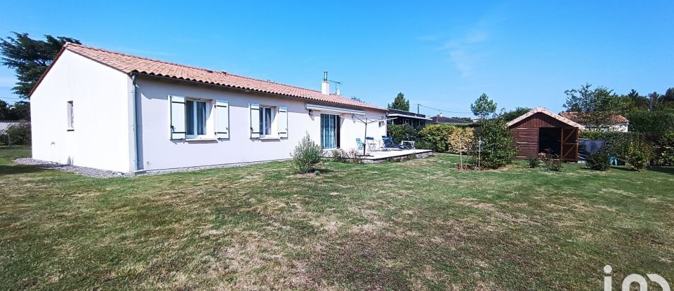 Maison 4 pièces de 100 m² à Charroux (86250)