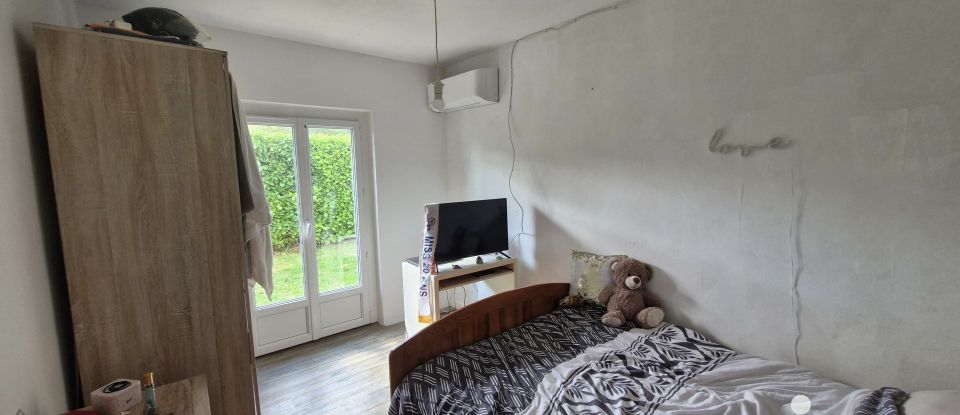 Maison 5 pièces de 95 m² à Les Églisottes-et-Chalaures (33230)