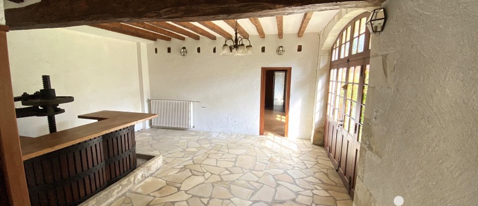 Longere 5 rooms of 160 m² in Saint-Hippolyte (37600)