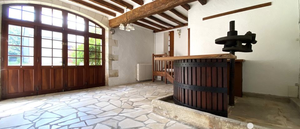 Longere 5 rooms of 160 m² in Saint-Hippolyte (37600)