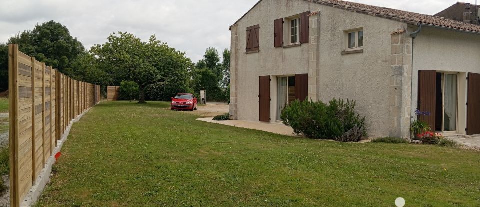 Village house 5 rooms of 170 m² in Sansais (79270)