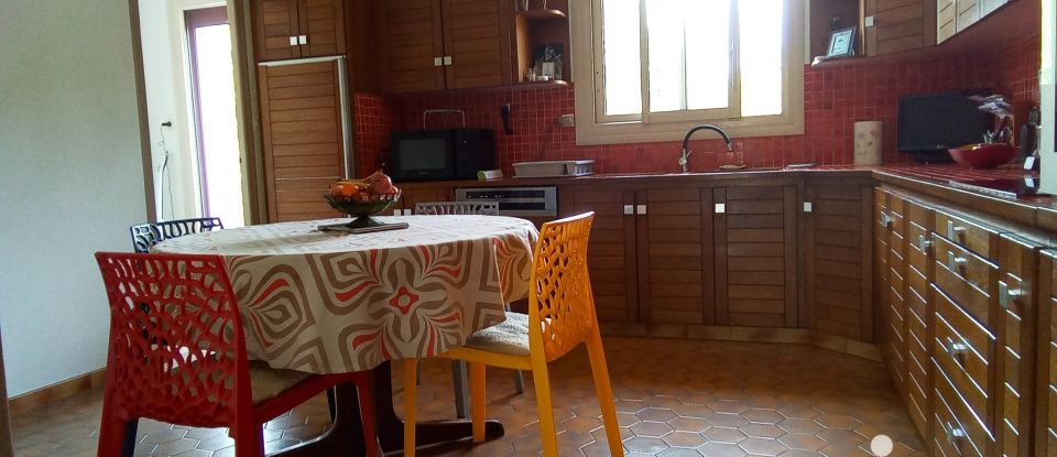 House 5 rooms of 106 m² in Beaulieu-sous-la-Roche (85190)