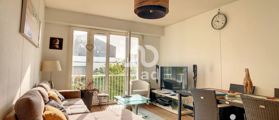 Apartment 3 rooms of 68 m² in La Rochelle (17000)