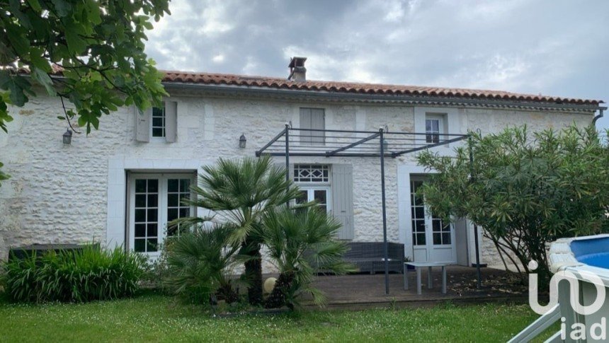 Country house 5 rooms of 112 m² in Saint-Romain-de-Benet (17600)