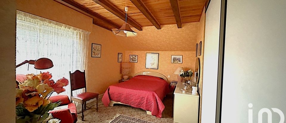 Traditional house 8 rooms of 200 m² in Gramat (46500)