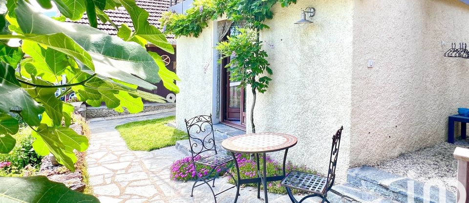 Country house 5 rooms of 130 m² in Bassy (74910)