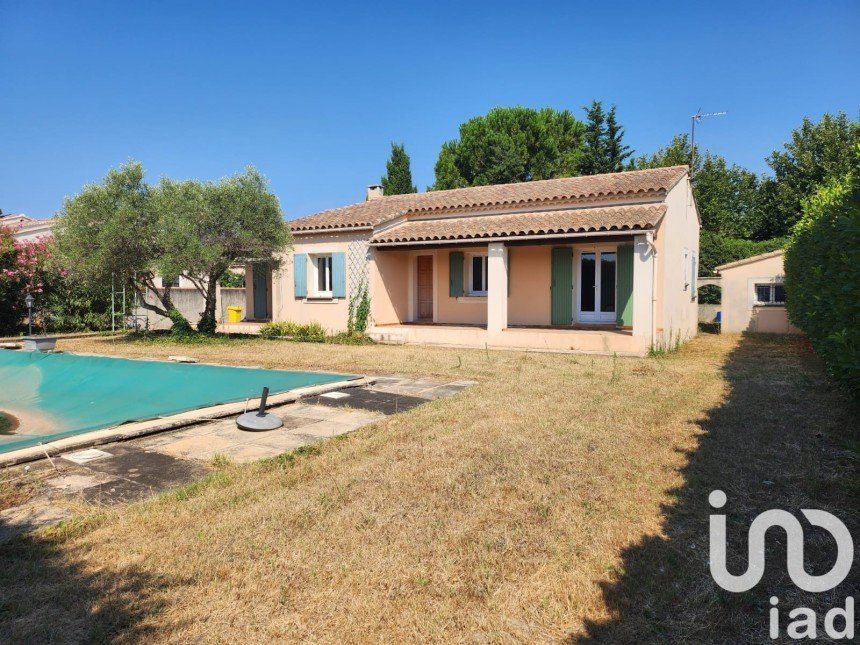 Maison traditionnelle 5 pièces de 102 m² à Saint-Saturnin-lès-Avignon (84450)