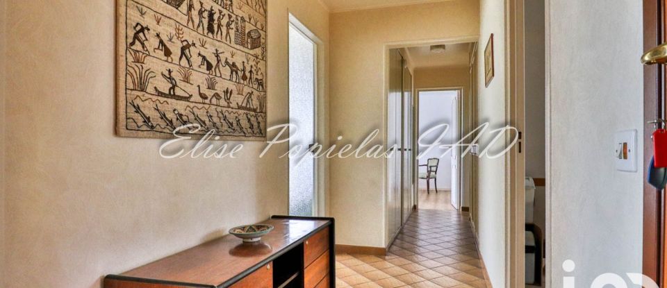 Apartment 4 rooms of 84 m² in Maurecourt (78780)