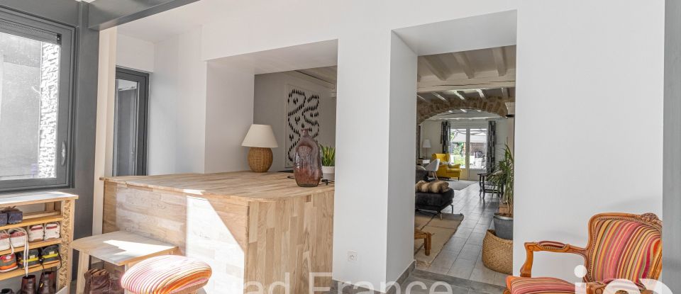 Maison 8 pièces de 220 m² à Mézières-sur-Seine (78970)