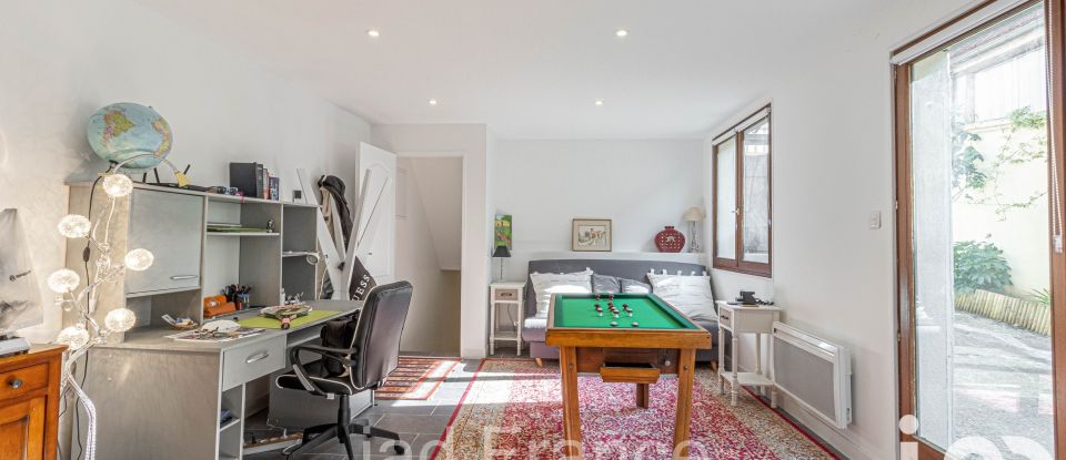 Maison 8 pièces de 220 m² à Mézières-sur-Seine (78970)