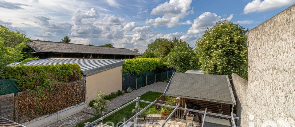 Maison 8 pièces de 220 m² à Mézières-sur-Seine (78970)