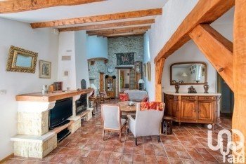 Maison 15 pièces de 220 m² à Tonnay-Charente (17430)