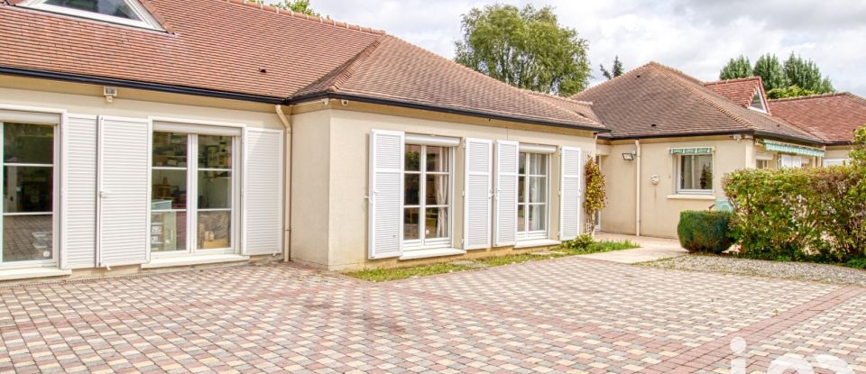 House 9 rooms of 217 m² in Bussy-Saint-Georges (77600)