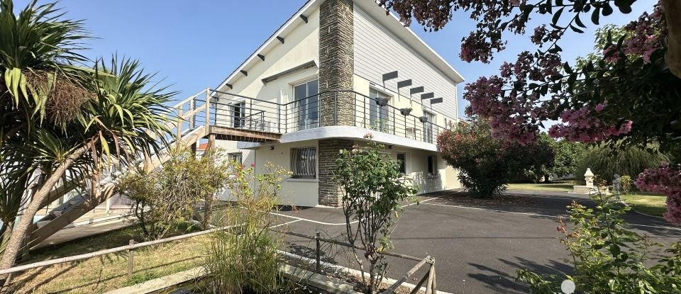 Maison d’architecte 10 pièces de 195 m² à Bourcefranc-le-Chapus (17560)