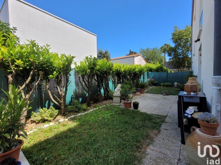 Apartment 3 rooms of 64 m² in La Rochelle (17000)