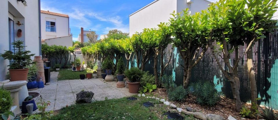 Apartment 3 rooms of 64 m² in La Rochelle (17000)