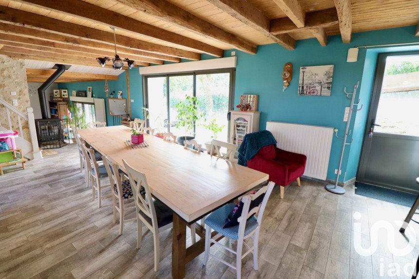 Longere 8 rooms of 166 m² in Saint-Aubin-le-Cloud (79450)