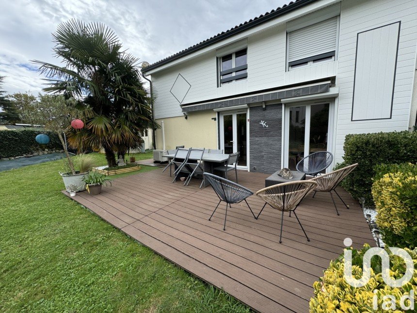 House 4 rooms of 100 m² in Mazères-Lezons (64110)