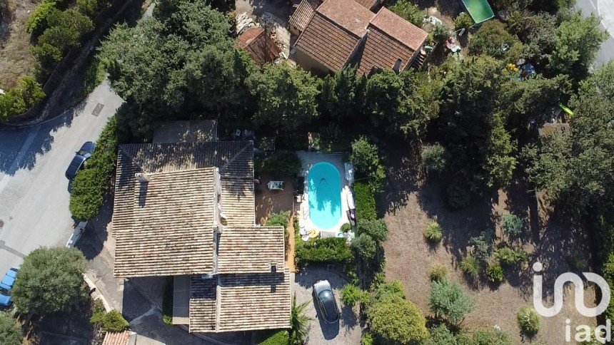 Maison traditionnelle 4 pièces de 160 m² à Grimaud (83310)