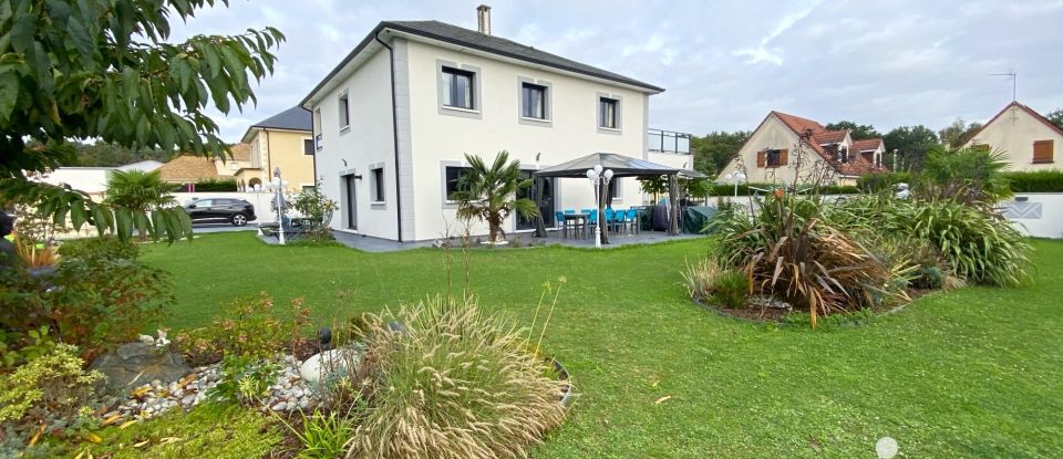 Maison 10 pièces de 325 m² à Oissel (76350)