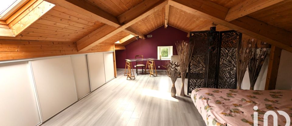 Maison de campagne 4 pièces de 115 m² à Vorey (43800)