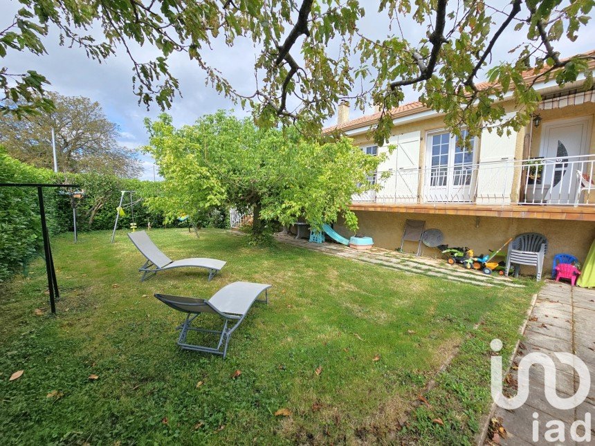 House 5 rooms of 115 m² in Saint-Jeure-d'Ay (07290)