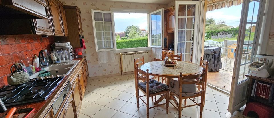 House 5 rooms of 115 m² in Saint-Jeure-d'Ay (07290)