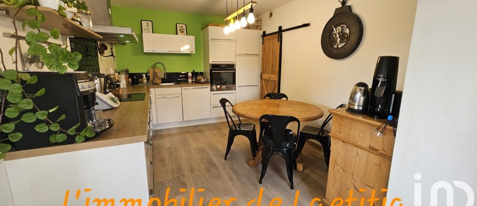 Village house 6 rooms of 157 m² in Roullens (11290)