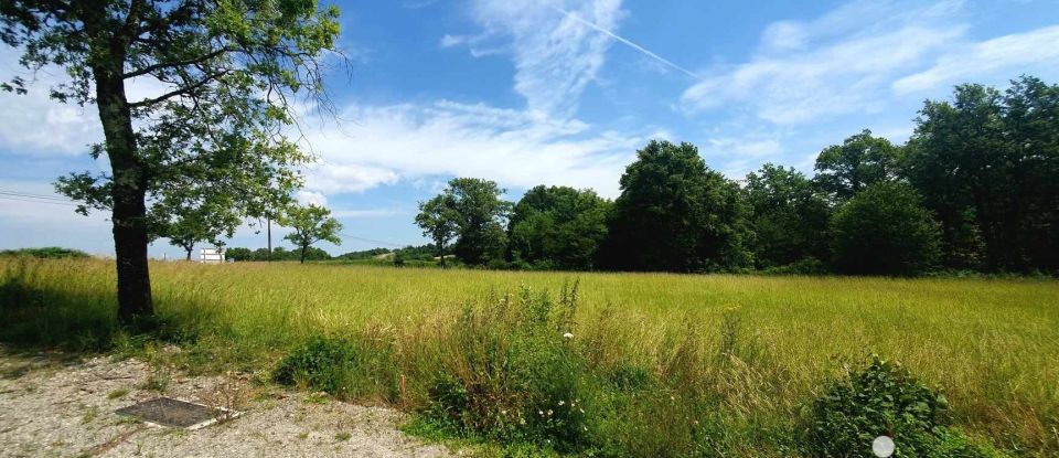 Land of 1,310 m² in Saint-Junien (87200)