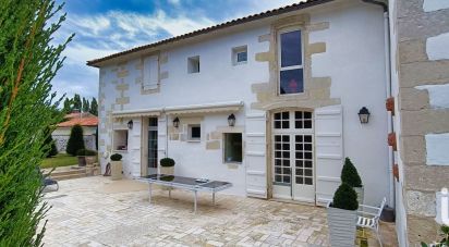 Estate 10 rooms of 450 m² in Fontcouverte (17100)