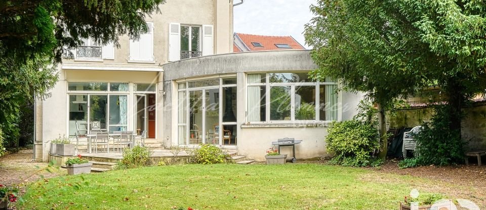 Maison traditionnelle 10 pièces de 227 m² à Chatou (78400)