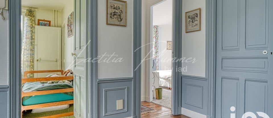 Maison traditionnelle 10 pièces de 227 m² à Chatou (78400)