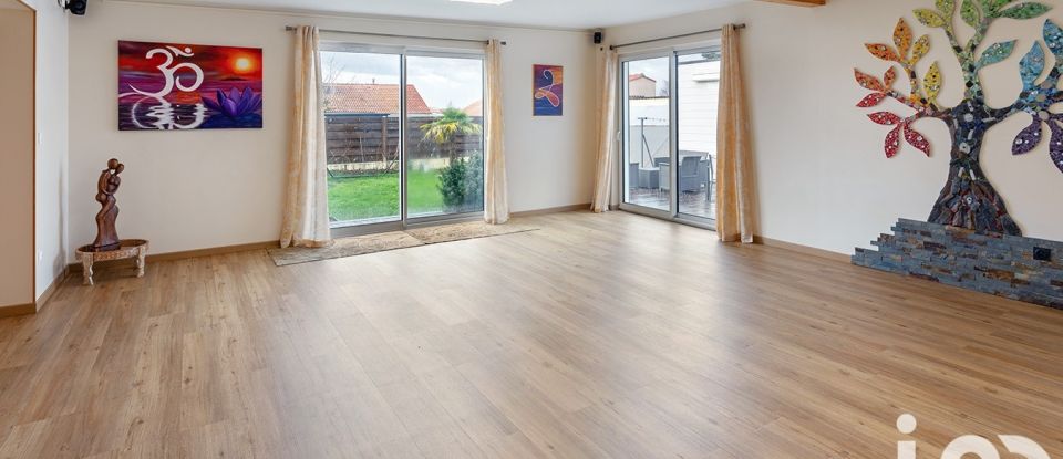 Maison traditionnelle 6 pièces de 203 m² à Le Landreau (44430)