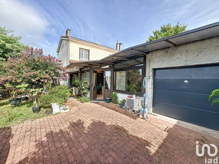 House 4 rooms of 138 m² in Saint-Michel (16470)