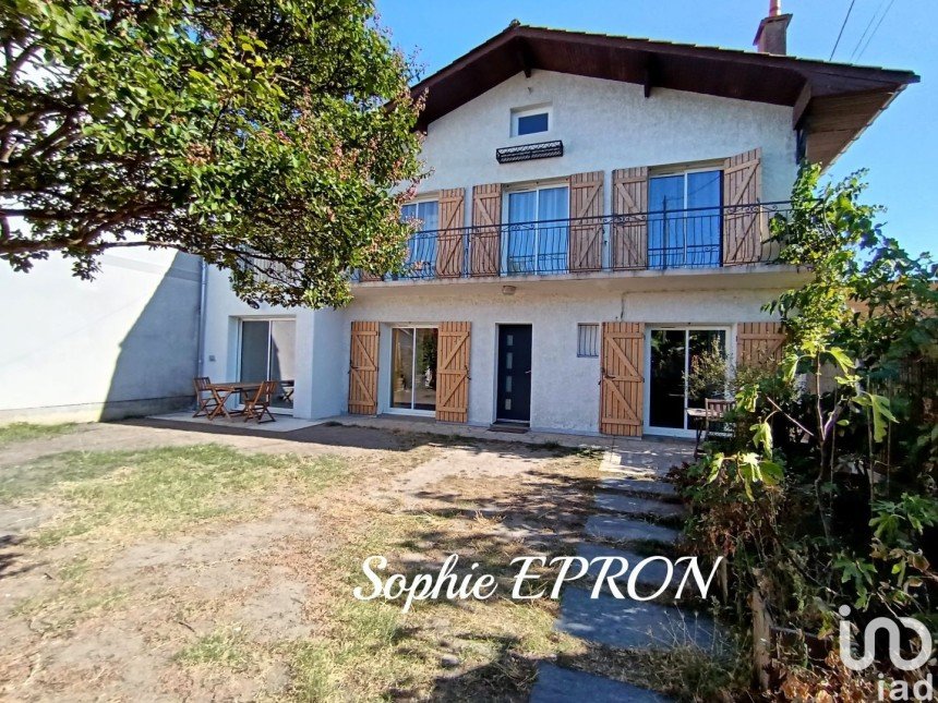 House 4 rooms of 107 m² in Mérignac (33700)