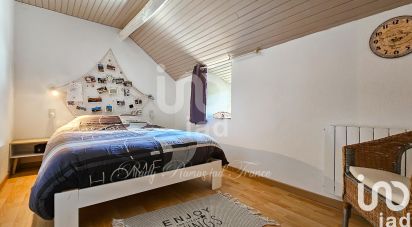 Maison 4 pièces de 80 m² à Vézins-de-Lévézou (12780)