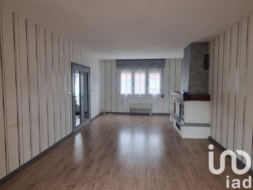 House 6 rooms of 107 m² in La Chapelle-d'Armentières (59930)