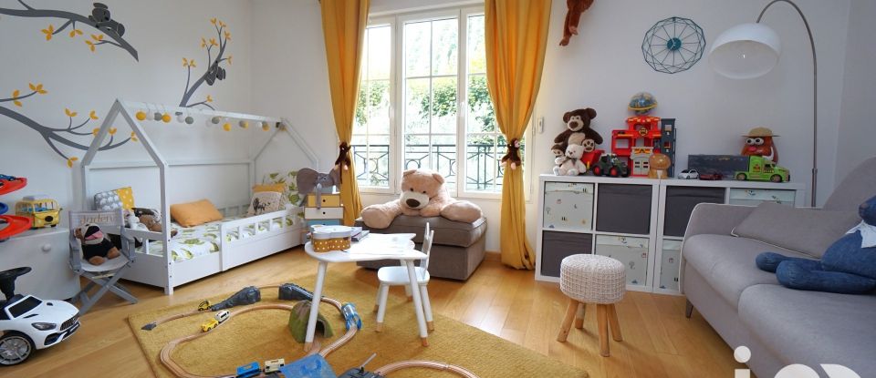 Maison traditionnelle 7 pièces de 202 m² à Aulnay-sous-Bois (93600)