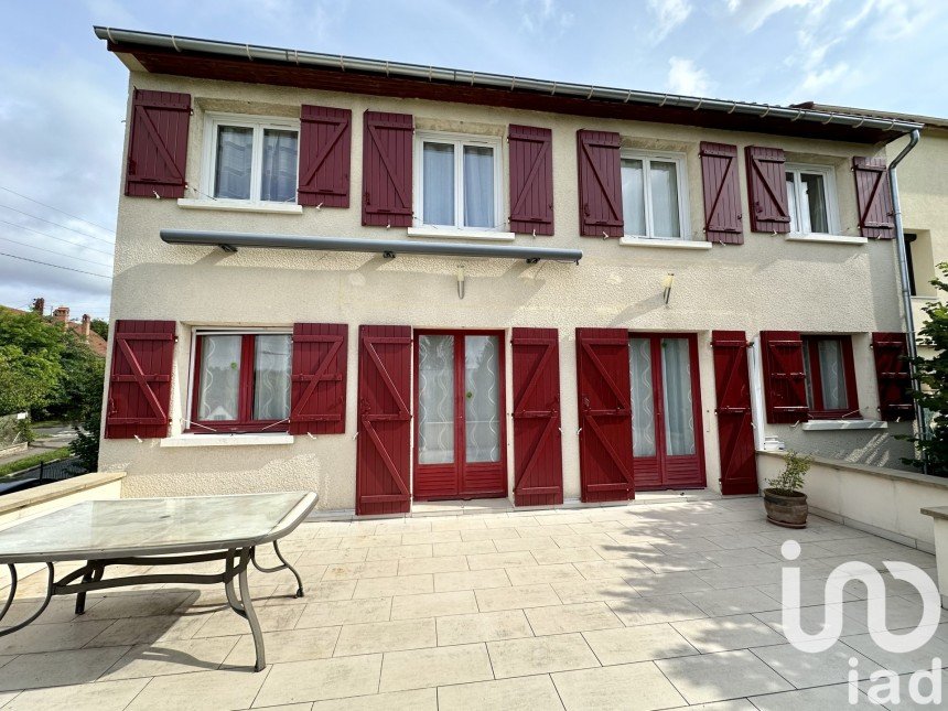 Maison 7 pièces de 153 m² à Sucy-en-Brie (94370)