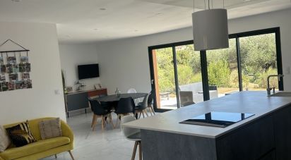 Maison 8 pièces de 186 m² à Pierrerue (34360)