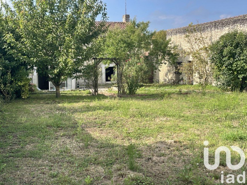 Maison de village 3 pièces de 90 m² à Monts-sur-Guesnes (86420)