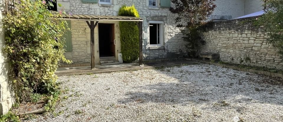 Maison de village 3 pièces de 90 m² à Monts-sur-Guesnes (86420)