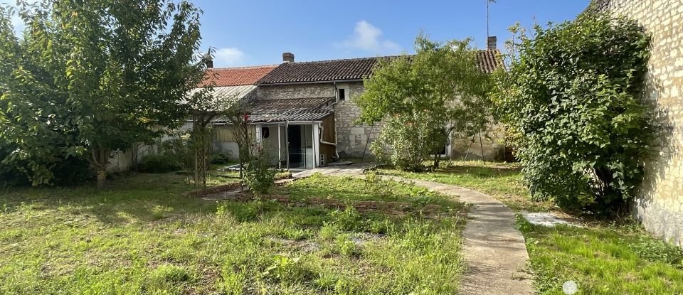 Maison de village 3 pièces de 90 m² à Monts-sur-Guesnes (86420)