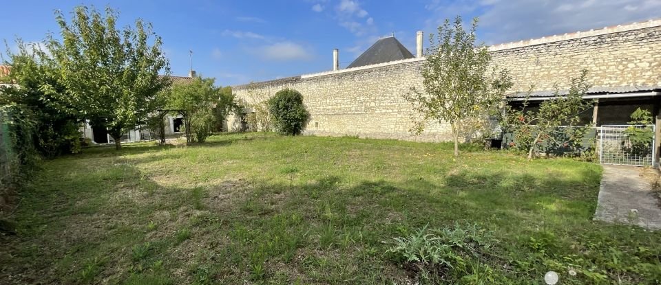 Maison de village 3 pièces de 90 m² à Monts-sur-Guesnes (86420)