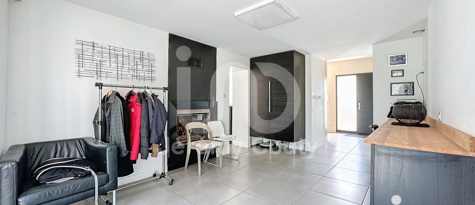 House 8 rooms of 182 m² in Saint-Étienne-de-Montluc (44360)