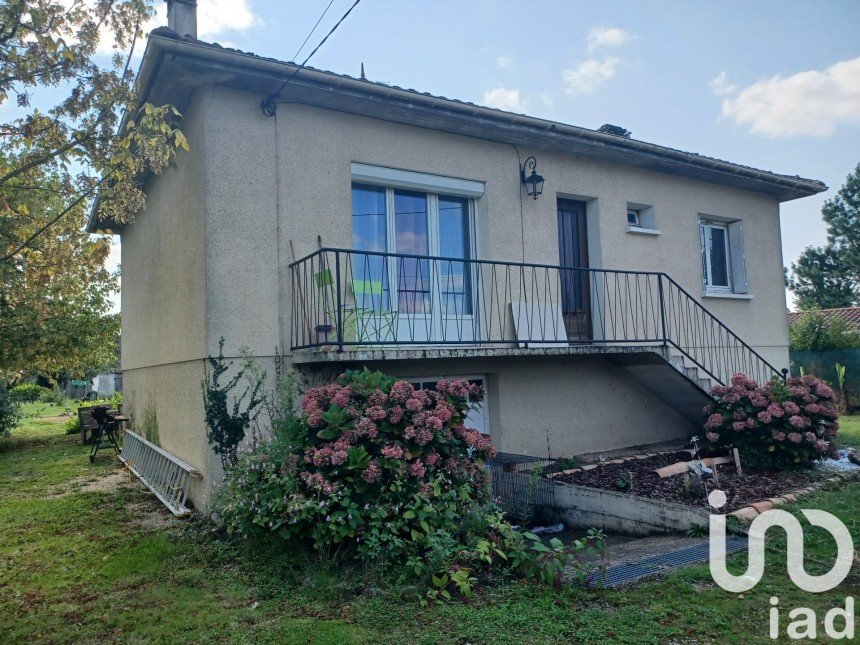 House 4 rooms of 100 m² in Coutras (33230)