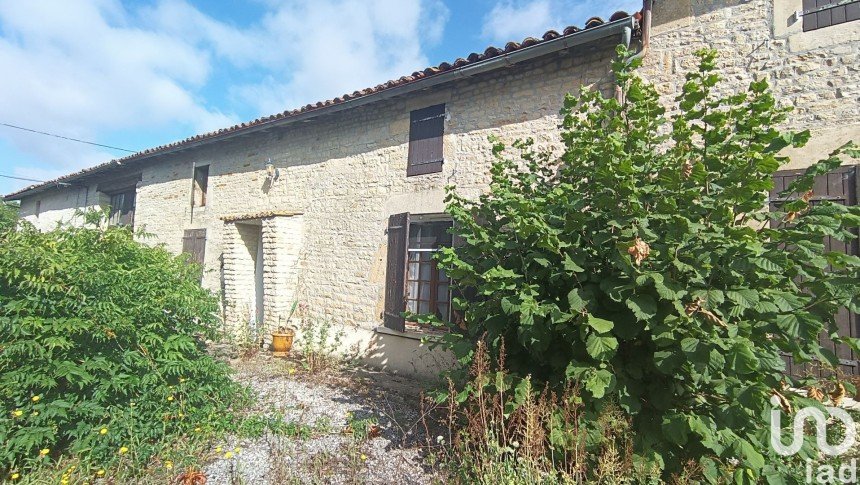 House 8 rooms of 210 m² in Sainte-Soline (79120)