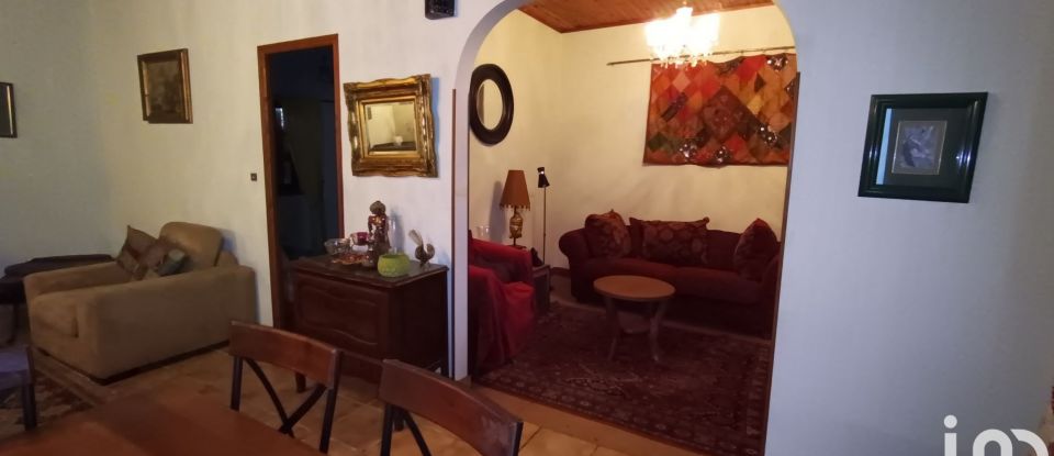 House 8 rooms of 210 m² in Sainte-Soline (79120)